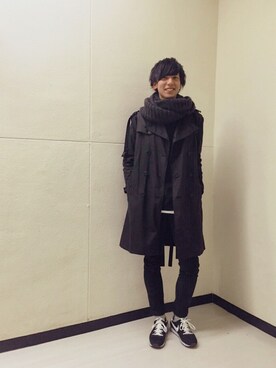 「JOHN LAWRENCE SULLIVAN（ジョンローレンスサリバン）のアイテム（トレンチコート）」を使った、えじるさん（メンズ・178cm）の冬コーディネート