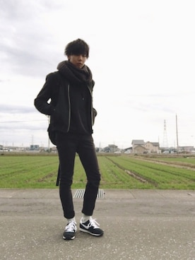 「真っ黒コーデ」｜「アイテム（PC・スマホグッズ/家電）」を使った、えじるさん（メンズ・178cm）の冬コーディネート