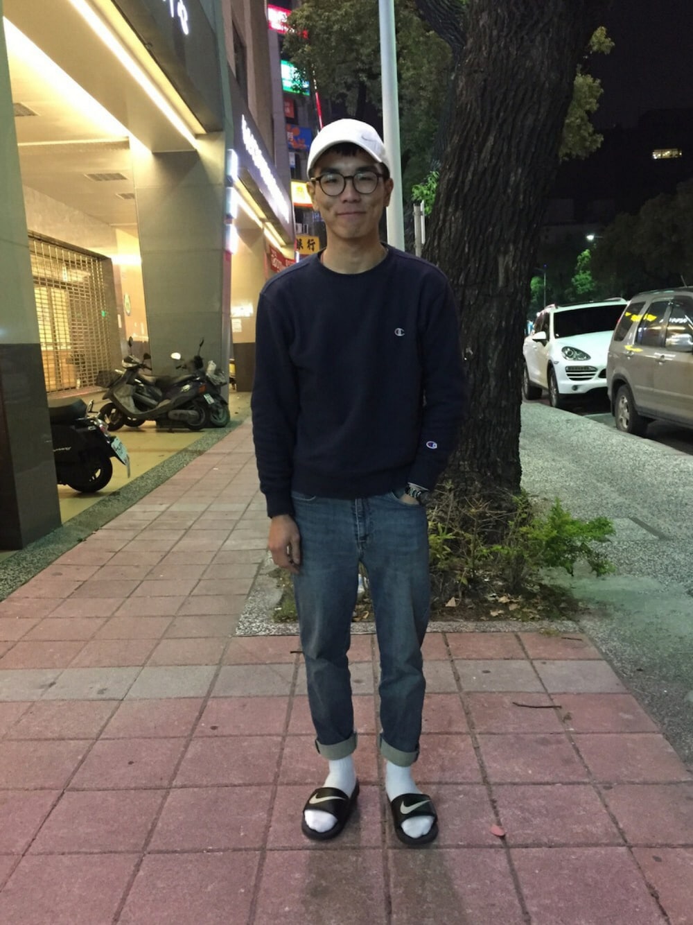 「ootd、Champion、NIKE、New Balance」｜「Championのアイテム（スウェット、ブルー系）」を使った、Felixさん（メンズ・172cm）の冬コーディネートの1枚目の写真