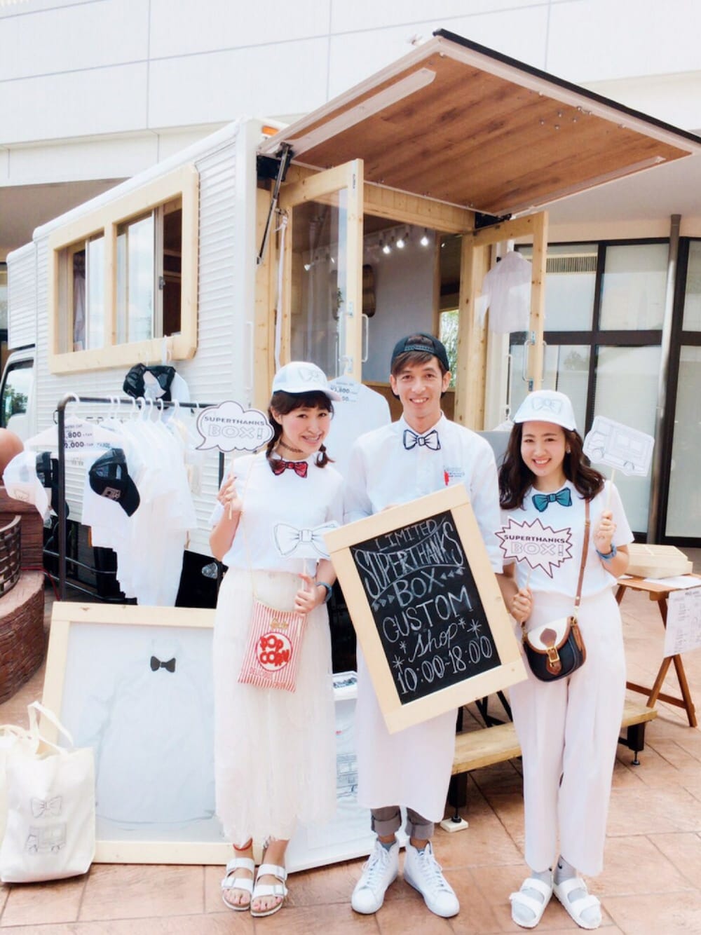 「SUPERTHANKS、SUPERTHANKSBOX、みつごコーデ、白コーデ、Tシャツ、ビルケン、キャップ、白ガウチョパンツ」｜「SUPERTHANKS BOX🚛のアイテム（その他、ホワイト系）」を使った、am.    ☺︎さん（レディース・158cm）の春コーディネートの1枚目の写真