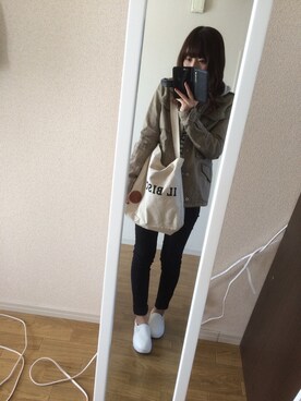 「白いスニーカー」｜「アイテム（ミリタリージャケット）」を使った、tamiさん（レディース・153cm）の冬コーディネート
