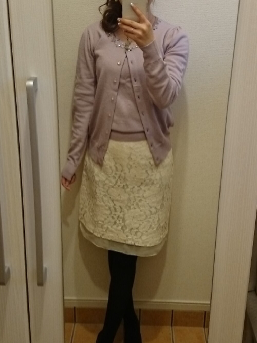 「2014年、ラストWEAR、ラベンダー×ホワイト、刺繍、デートスタイル（WOMEN）、ファーコート、LAISSE PASSE、JUSGLITTY、apuweiser-riche、DIANA」｜「Apuweiser-richeのビジュー付き2Way切替コート（ステンカラーコート、ホワイト系）」を使った、miniminnieさん（レディース・148cm）の冬コーディネートの1枚目の写真