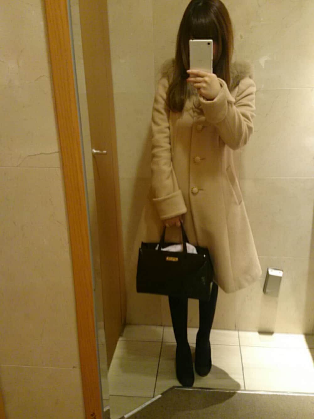 「ウエストマーク、キャメルアウター、univerval muse、KariAng、LAISSE PASSE、LouisVuitton」｜「LAISSE PASSEのアイテム（ステンカラーコート、ベージュ系）」を使った、miniminnieさん（レディース・148cm）の冬コーディネートの1枚目の写真