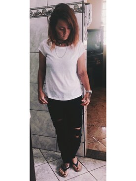 Anaeli Xavier is wearing Forever 21 "FOREVER 21 Tonal Topstitched Skinny Pants"
