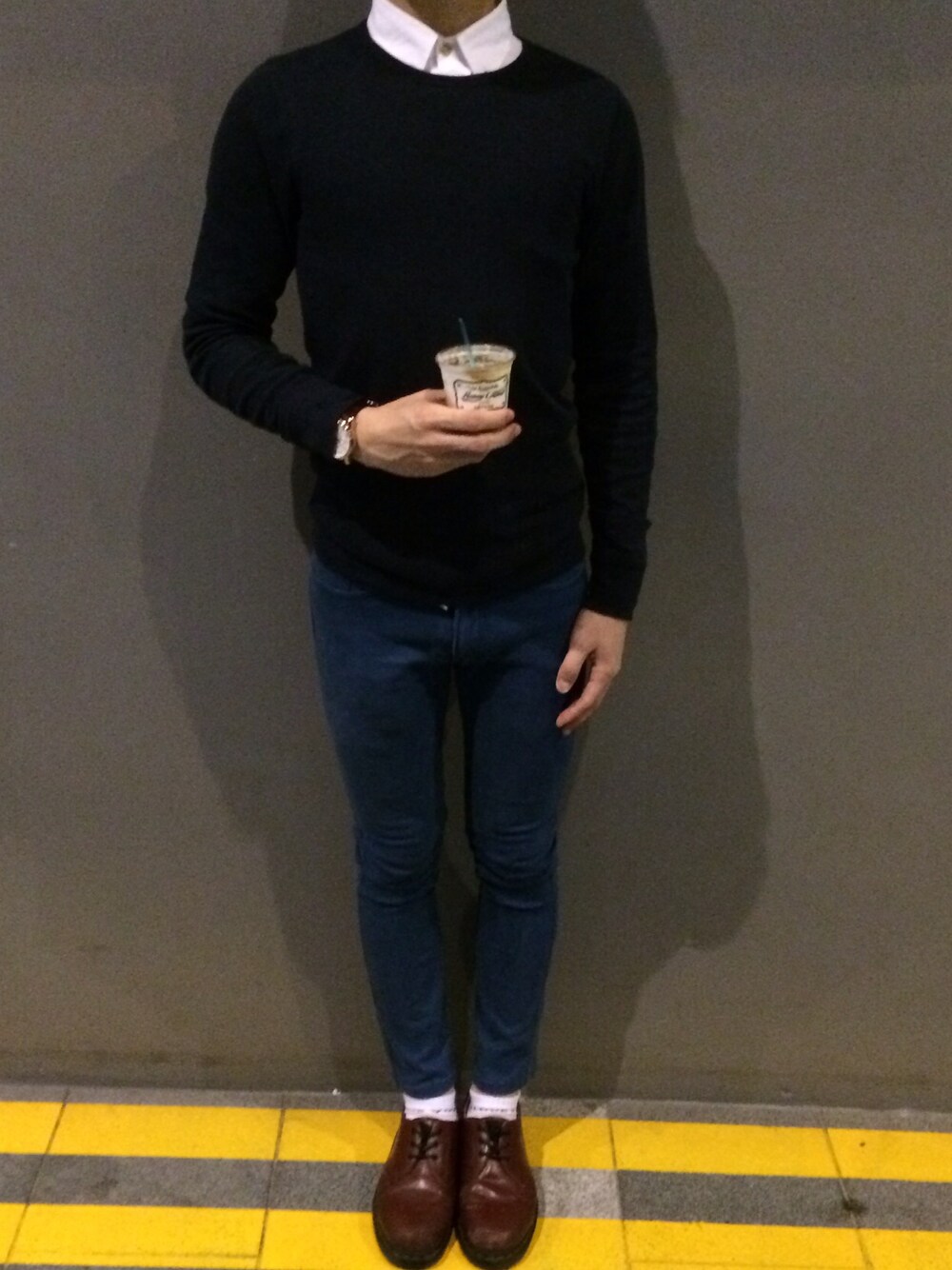 「TOPMAN、asos、post、Mr.Martin」｜「H&Mのアイテム（ニット/セーター、ブルー系）」を使った、Edwardさん（メンズ・170cm）の冬コーディネートの1枚目の写真