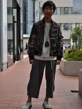 「STEPHAN SCHNEIDER（ステファンシュナイダー）のアイテム（スウェット）」を使った、たむけんさん（メンズ・166cm）の夏コーディネート