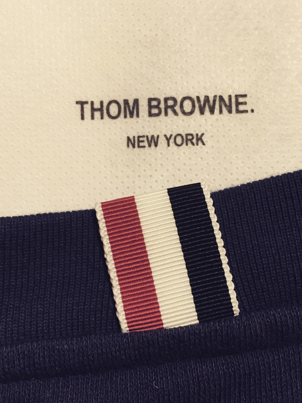 「THOM BROWNEのアイテム（その他トップス、その他）」を使った、Lucas Choiさん（メンズ・170cm）の春コーディネートの1枚目の写真