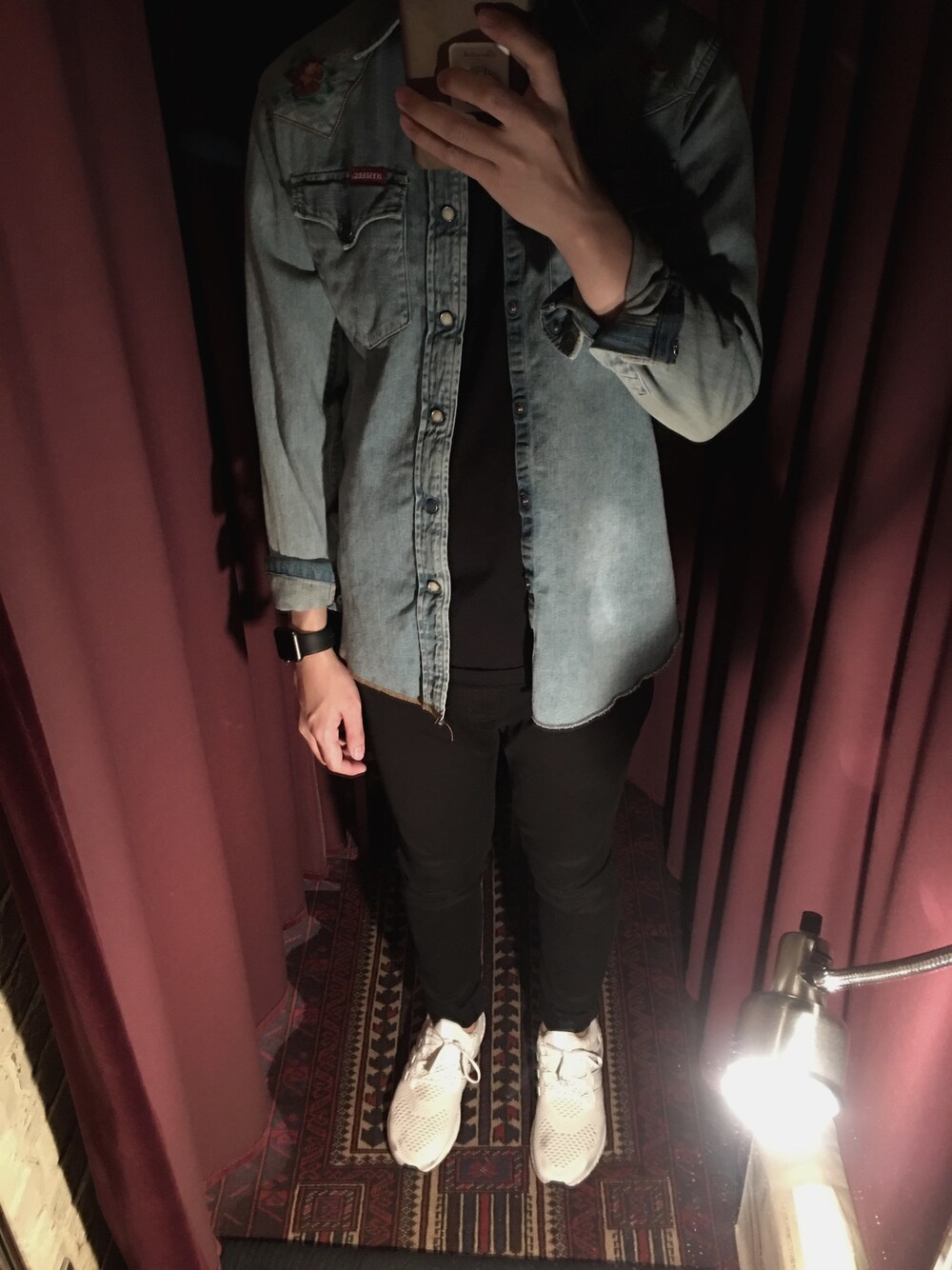 「adidas、adidas originals、ultra boost、boost、Hysteric Glamour」｜「HYSTERIC GLAMOURのアイテム（デニムジャケット、ブルー系）」を使った、Lucas Choiさん（メンズ・170cm）の冬コーディネートの1枚目の写真