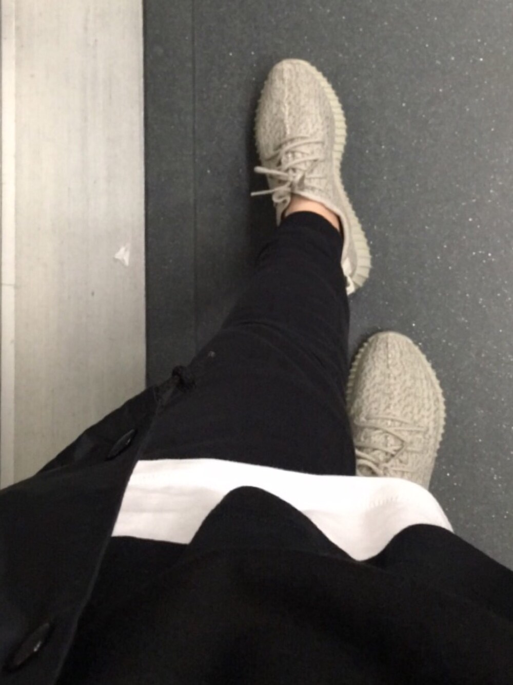 「yeezy、yeezyboost、YeezyBoost350、boost、NEIGHBORHOOD、ＨＭ、H&M」｜「adidas Originalsのアイテム（スニーカー、その他）」を使った、Lucas Choiさん（メンズ・170cm）の冬コーディネートの1枚目の写真