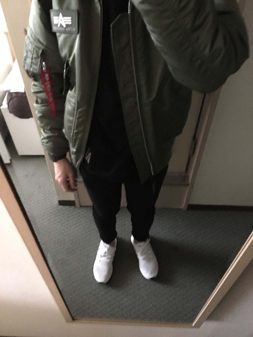 「adidas、adidas originals、ＨＭ、H&M、ootd、snap、alphaindustries」｜「Alpha Industriesのアイテム（ミリタリージャケット、グリーン系）」を使った、Lucas Choiさん（メンズ・170cm）の春コーディネートの1枚目の写真