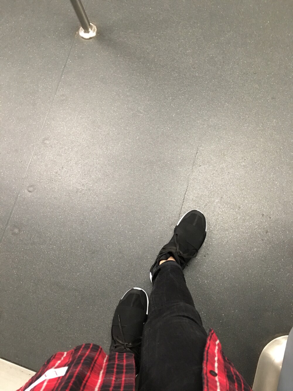 「ootd、Y-3、yohjiyamamoto、off white、OFF-WHITE、street」｜「Y-3のY-3 QASA HIGH（スニーカー、ブラック系）」を使った、Lucas Choiさん（メンズ・170cm）の春コーディネートの1枚目の写真
