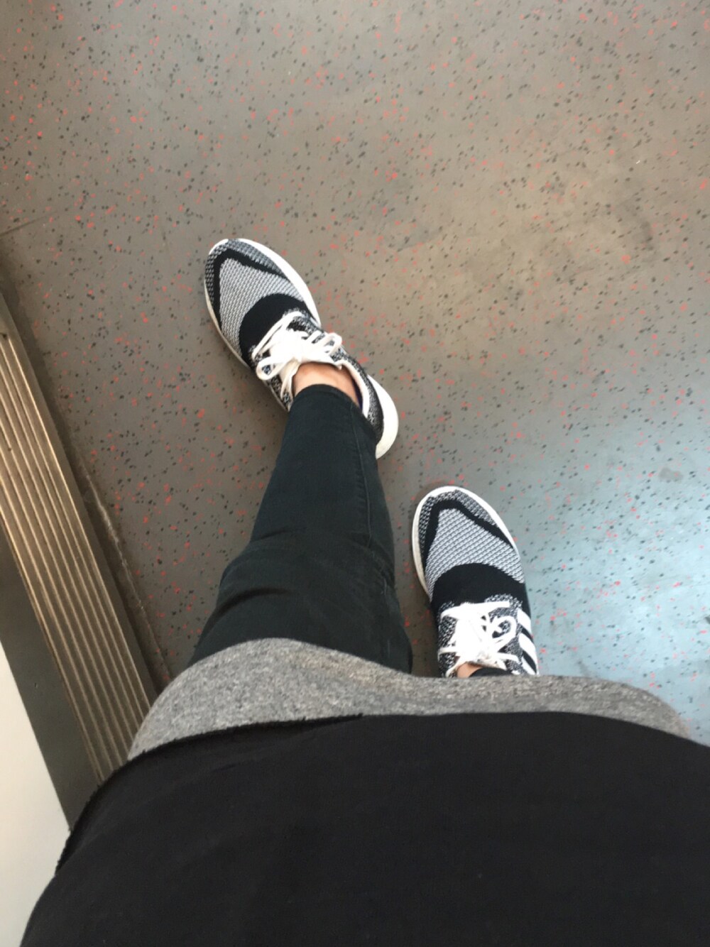 「adidas、adidas originals、yohjiyamamoto、Y-3、H&M、ootd、ZARA、UNIQLO」｜「Y-3のアイテム（スニーカー、ブラック系）」を使った、Lucas Choiさん（メンズ・170cm）の春コーディネートの1枚目の写真