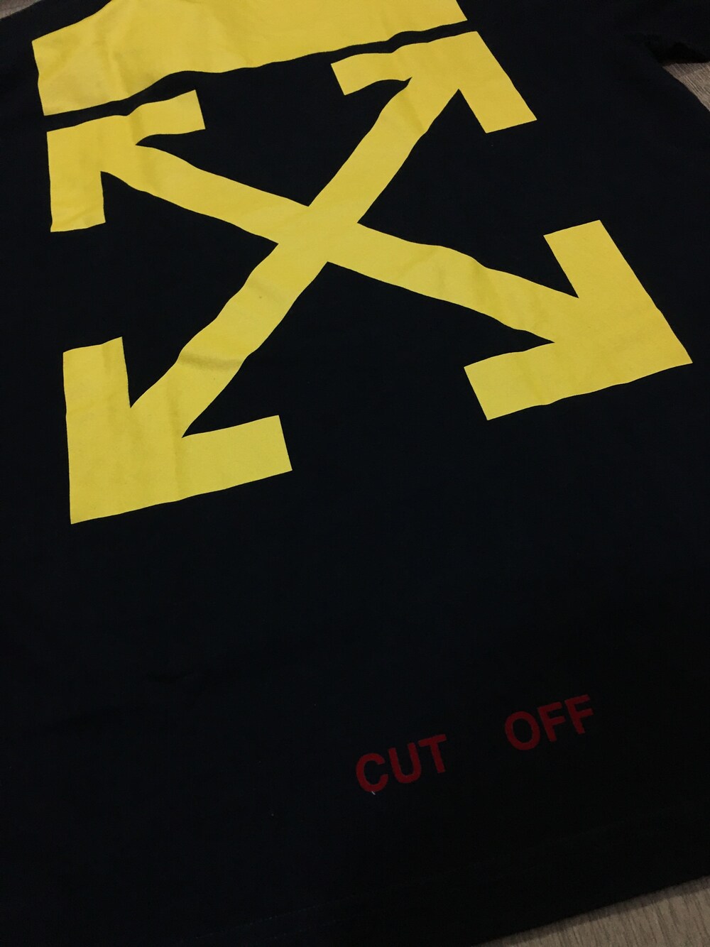 「off white、OFF-WHITE、ootd、outfit」｜「off whiteのアイテム（Tシャツ/カットソー、ブラック系）」を使った、Lucas Choiさん（メンズ・170cm）の夏コーディネートの1枚目の写真