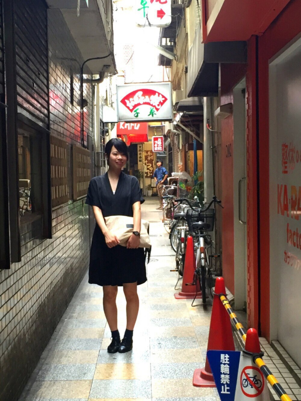 「黒、ワンピース、商店街、ぶらぶら」｜「忘れたのアイテム（ワンピース、ブラック系）」を使った、maaaiさん（レディース・165cm）の夏コーディネートの1枚目の写真
