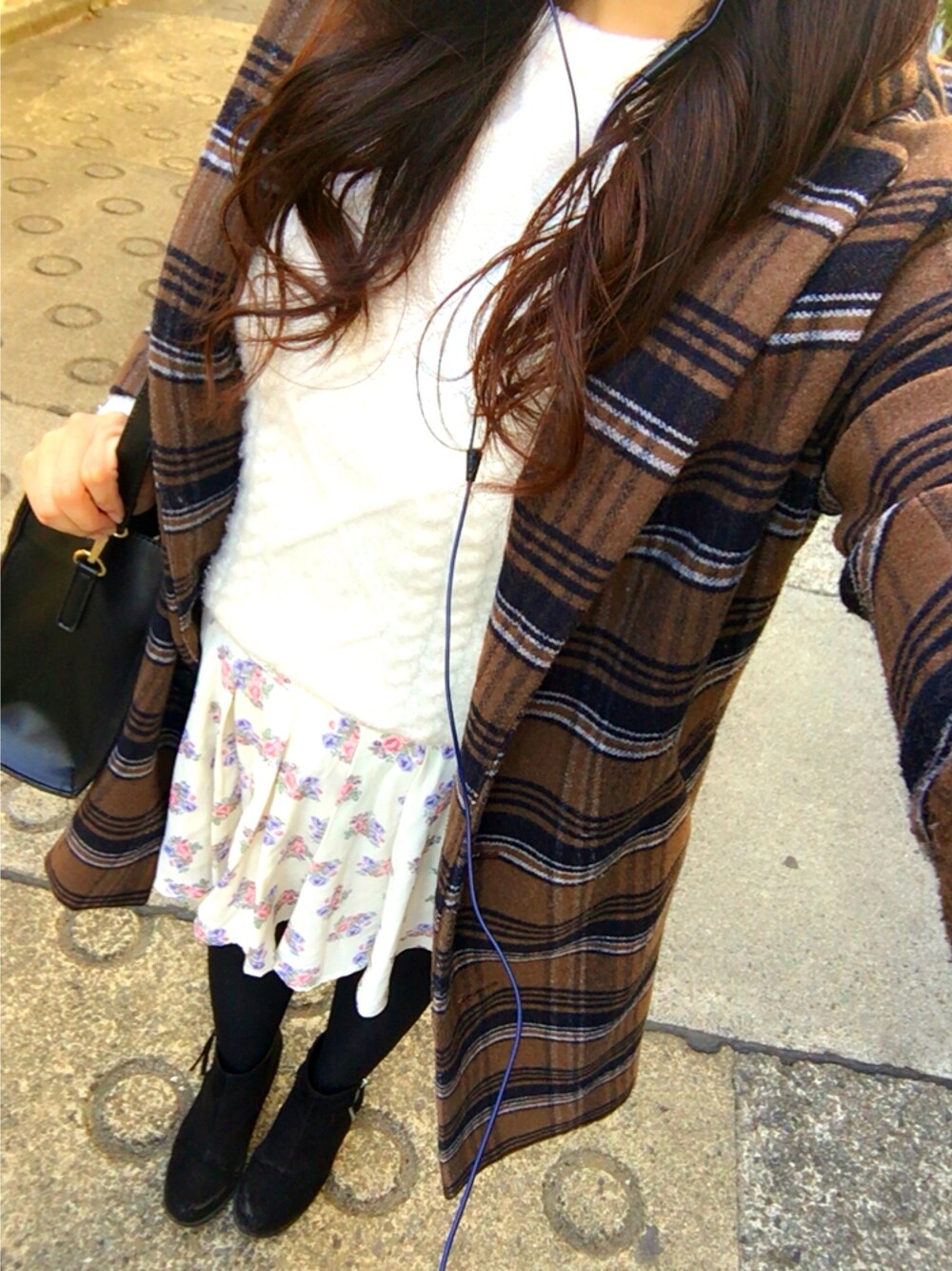 「SM2のアイテム（チェスターコート、ブラウン系）」を使った、saさん（レディース・163cm）の春コーディネートの1枚目の写真