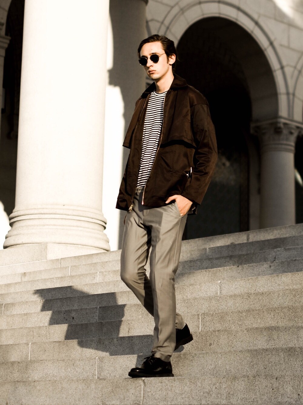 「neutrals, brown,」｜「COSのアイテム（その他パンツ、ベージュ系）」を使った、Eric Jess さん（メンズ・188cm）の秋コーディネートの1枚目の写真
