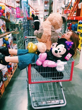 「disney」｜「アイテム（ライダースジャケット）」を使った、Kahoさん（レディース・148cm）の春コーディネート