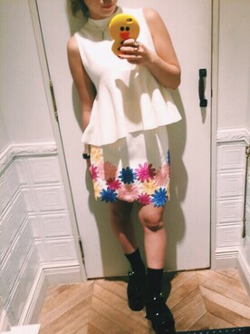 Kahoさんの「フラワー刺繍台形スカート」を使ったコーディネート