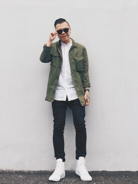 「H&M（エイチ・アンド・エム）のアイテム（その他トップス、ホワイト系）」を使った、Kevin Chong さん（メンズ・168cm）の冬コーディネート
