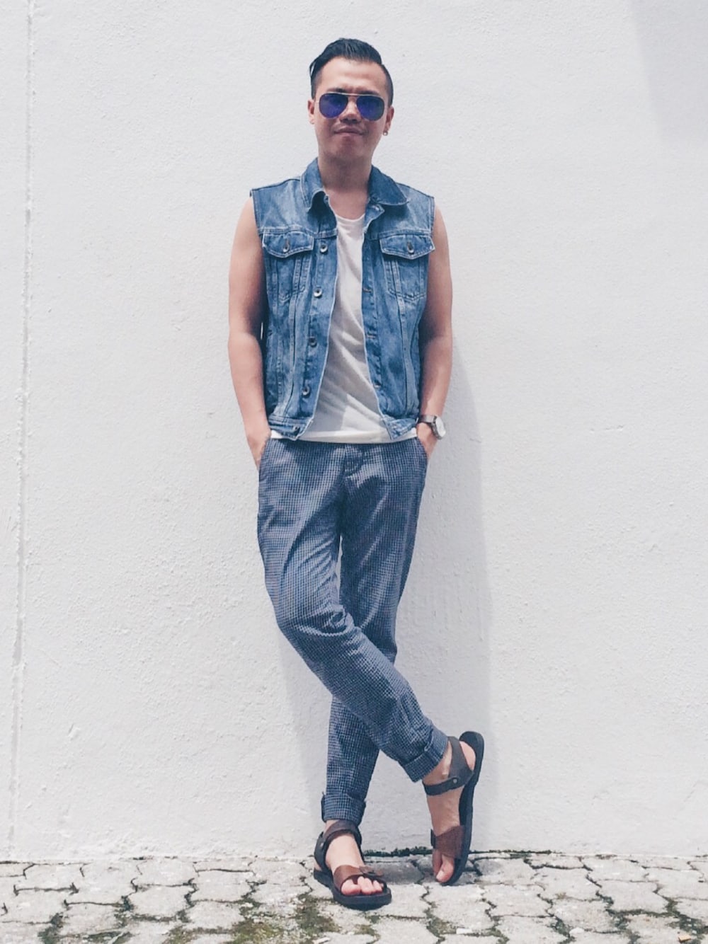 「TOPMANのアイテム（デニムジャケット、ブルー系）」を使った、Kevin Chong さん（メンズ・168cm）の春コーディネートの1枚目の写真