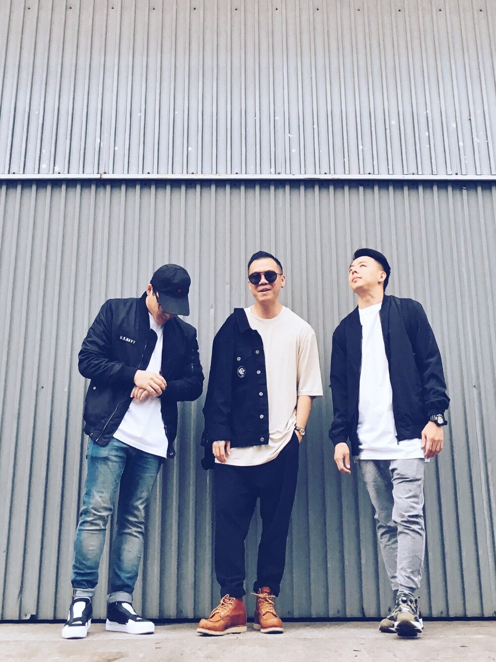 「TOPMANのアイテム（デニムジャケット、ブラック系）」を使った、Kevin Chong さん（メンズ・168cm）の秋コーディネートの1枚目の写真