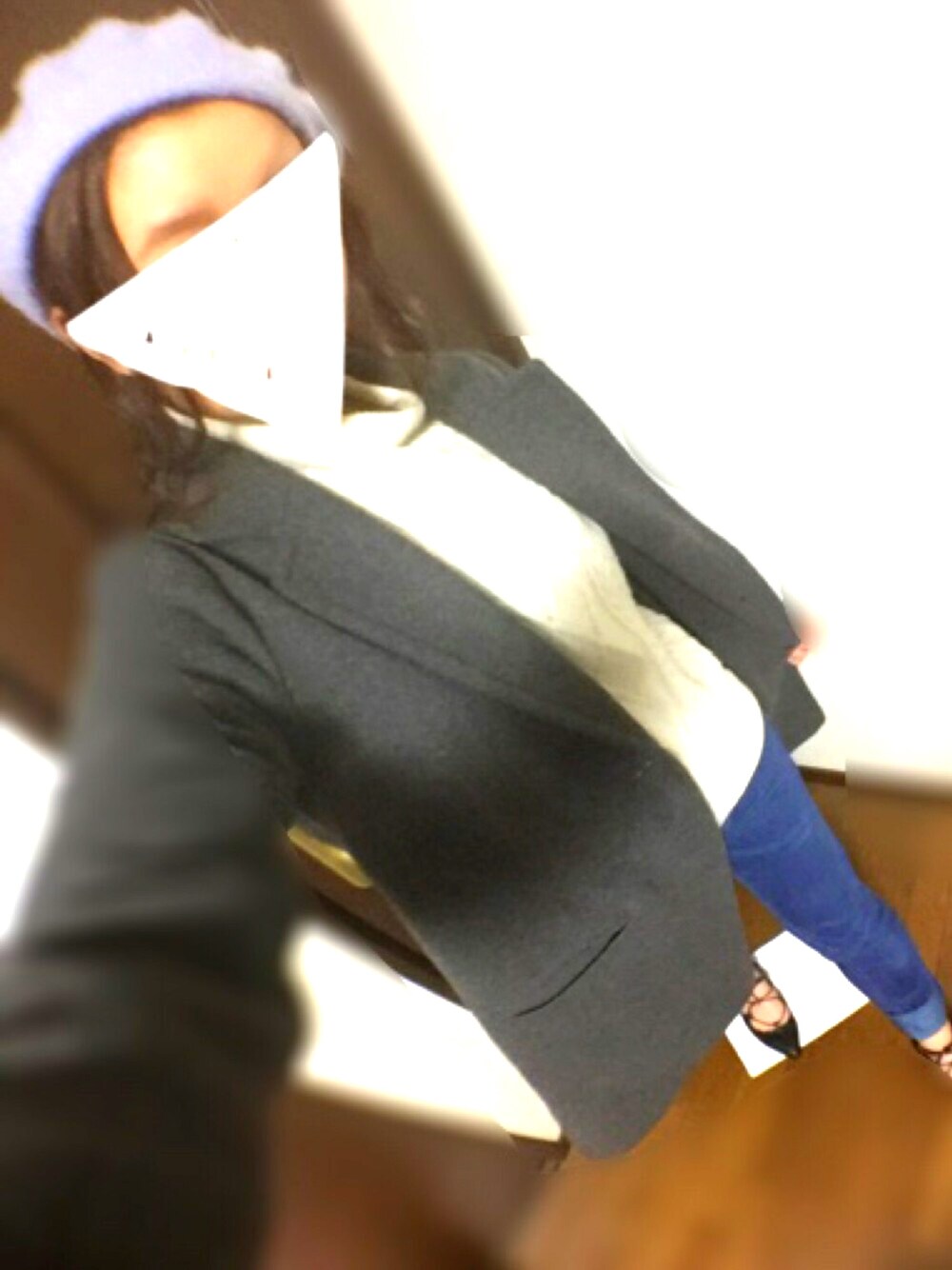 「ベレー帽、チェスターコート、ニット、ニット白」｜「Honeysのアイテム（パンプス、ブラック系）」を使った、sak!さん（レディース・159cm）の秋コーディネートの1枚目の写真