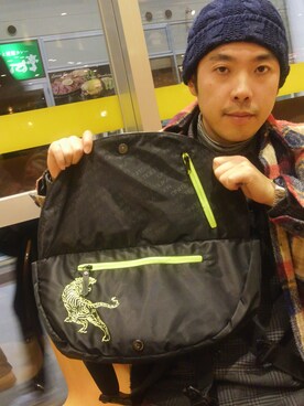 Onitsuka Tigerのメッセンジャーバッグを使った人気ファッション