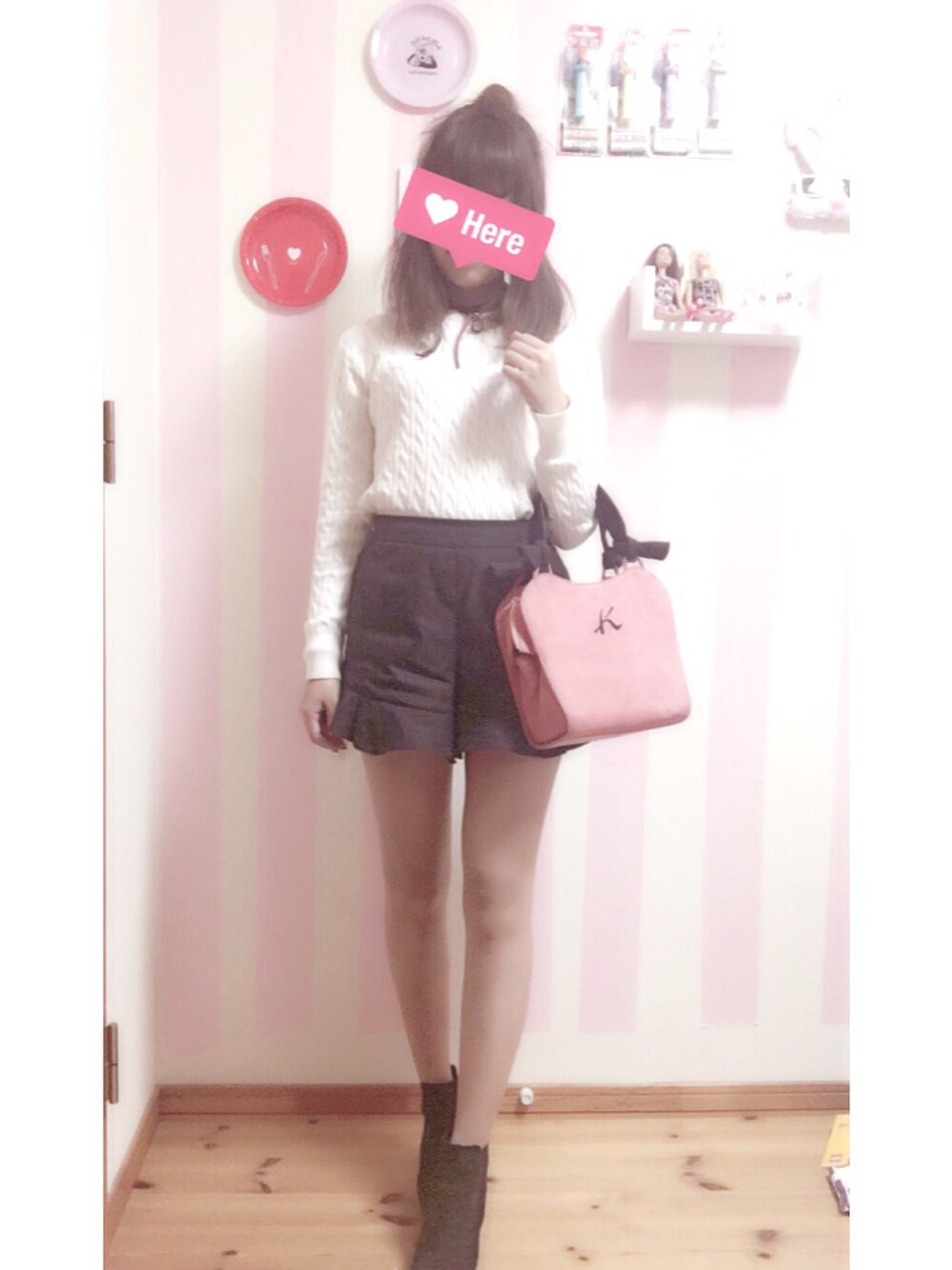 「ootd、fashion、ニット、フリル、ピンク、ホワイト、ブラック」｜「UNIQLOのアイテム（ニット/セーター、ホワイト系）」を使った、YNB48なつぼっち。さん（レディース・154cm）の秋コーディネートの1枚目の写真
