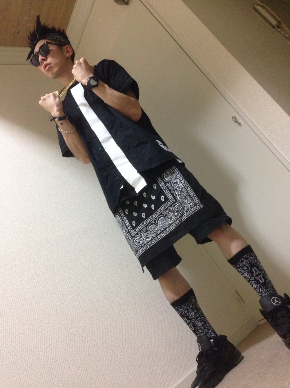 「ペイズリー、MAGIC STICK、street」｜「MAGIC STICKのアイテム（Tシャツ/カットソー、ブラック系）」を使った、♚魔杖信者♚さん（メンズ・175cm）の夏コーディネートの1枚目の写真