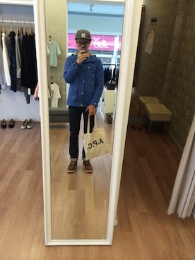 「Carhartt（カーハート）のアイテム（トレンチコート）」を使った、湯家典さん（メンズ・168cm）の冬コーディネート