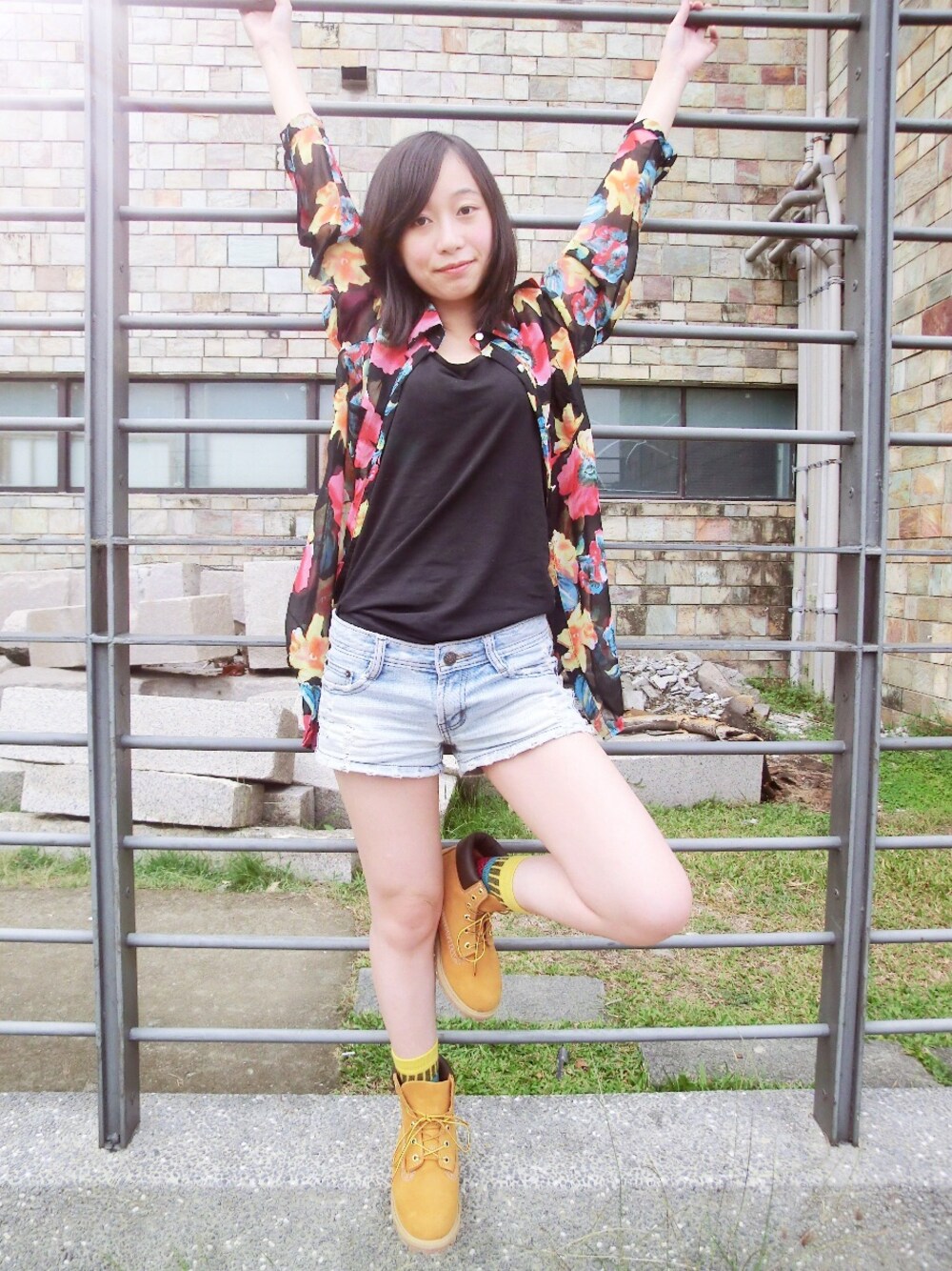 「Timberlandのアイテム（ブーツ、イエロー系）」を使った、Rubyさん（レディース・157cm）の春コーディネートの1枚目の写真