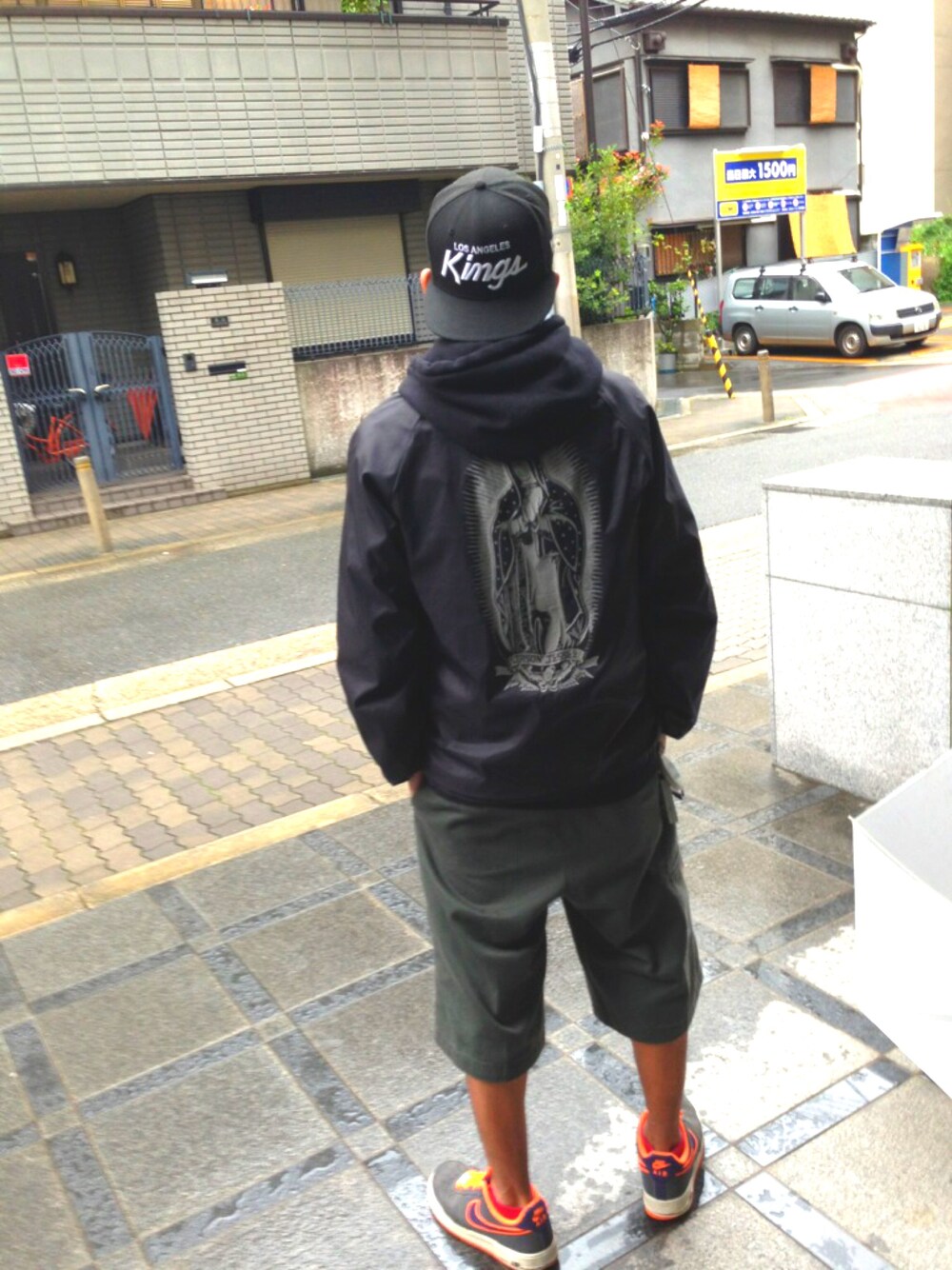 「スケーター、スケボー、ストリート、SK8　、skate」｜「SANTA CRUZのアイテム（ナイロンジャケット、ブラック系）」を使った、P-$Kさん（メンズ・170cm）の秋コーディネートの1枚目の写真