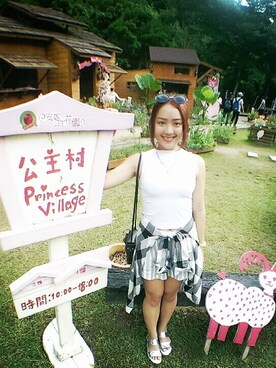 「アイテム（ノーカラージャケット）」を使った、奧莉薇亞さん（レディース・156cm・10代）の秋コーディネート