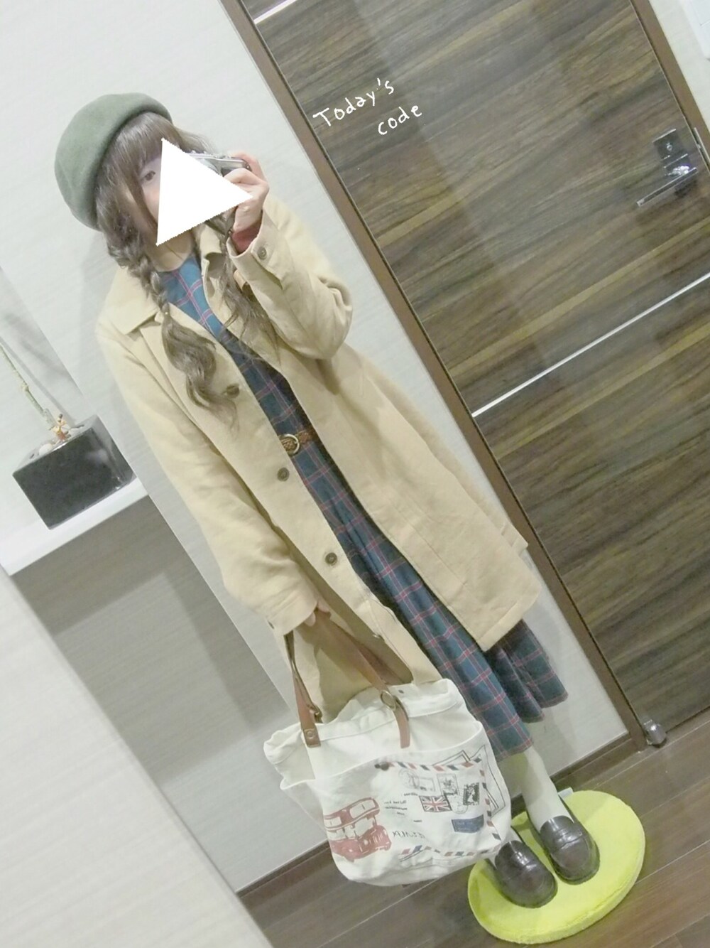 「ウィッグ、チェックワンピース」｜「SM2のアイテム（トレンチコート、ベージュ系）」を使った、m o c h a .さん（レディース・154cm）の冬コーディネートの1枚目の写真