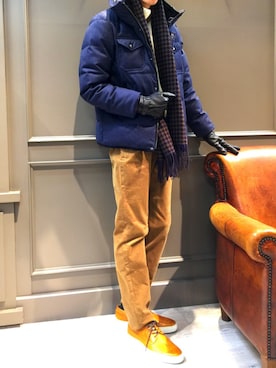 「アイテム（スニーカー、イエロー系）」を使った、内田さん（メンズ・182cm）の秋コーディネート