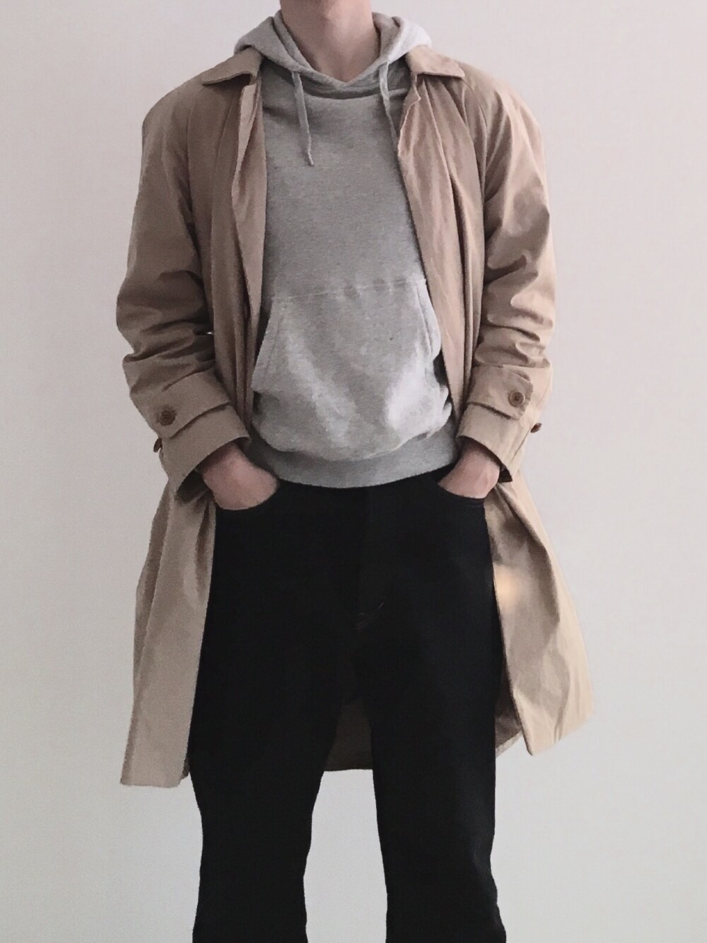「YAECA、ステンカラーコート」｜「YAECAのアイテム（ステンカラーコート、ベージュ系）」を使った、キャベツ太郎さん（メンズ・168cm）の冬コーディネートの1枚目の写真