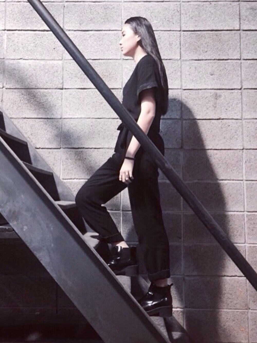 「ZARA、black」｜「STYLENANDAのサイドゴアブラックウォーカーシューズ（シューズ、ブラック系）」を使った、Chen-Xin Wangさん（レディース・163cm）の春コーディネートの1枚目の写真