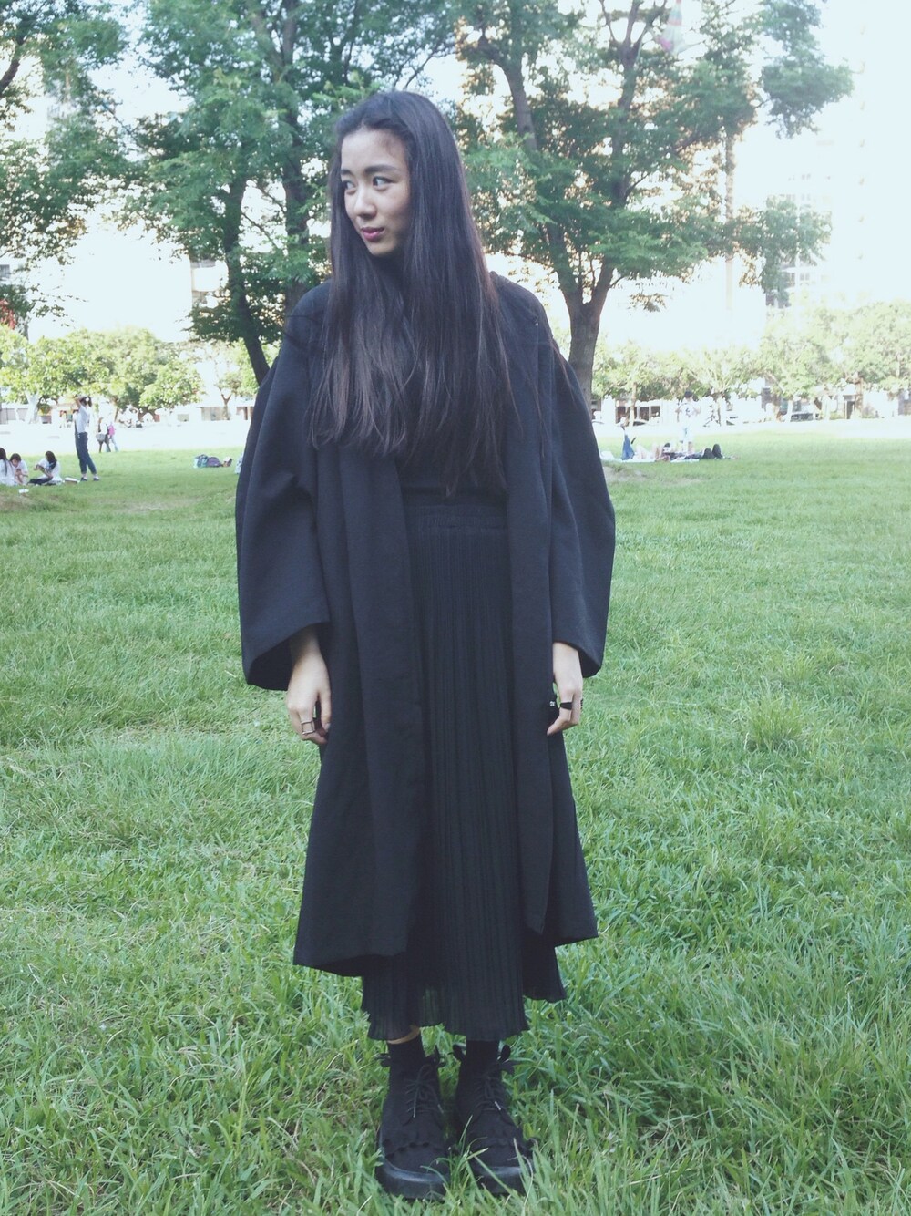 「ALL BLACK、black、BELLY BUTTON」｜「BellyButtonのアイテム（その他シューズ、ブラック系）」を使った、Chen-Xin Wangさん（レディース・163cm）の夏コーディネートの1枚目の写真