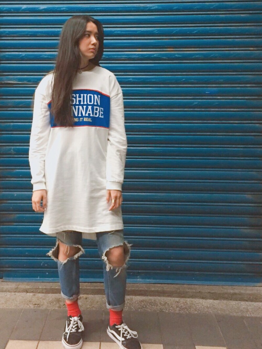 「sporty、Logo hoody、denim、VANS、ZARA」｜「ZARAのアイテム（ワンピース/ドレス、ブルー系）」を使った、Chen-Xin Wangさん（レディース・163cm）の秋コーディネートの1枚目の写真