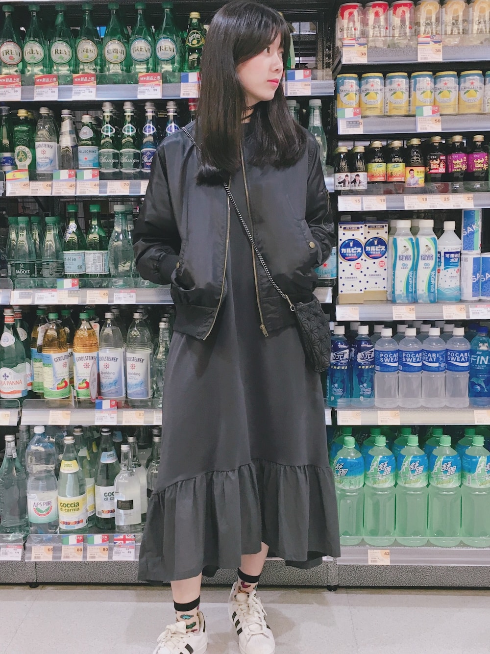 「ALL BLACK、ZARA、adidas、BKK ORIGINAL」｜「ZARAのアイテム（ワンピース/ドレス、ブラック系）」を使った、Chen-Xin Wangさん（レディース・163cm）の秋コーディネートの1枚目の写真