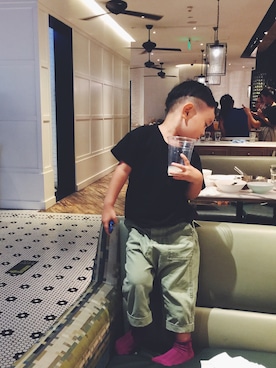 「no brand（ノーブランド）のアイテム（チノパンツ）」を使った、Dino Dさん（キッズ・74cm）の秋コーディネート