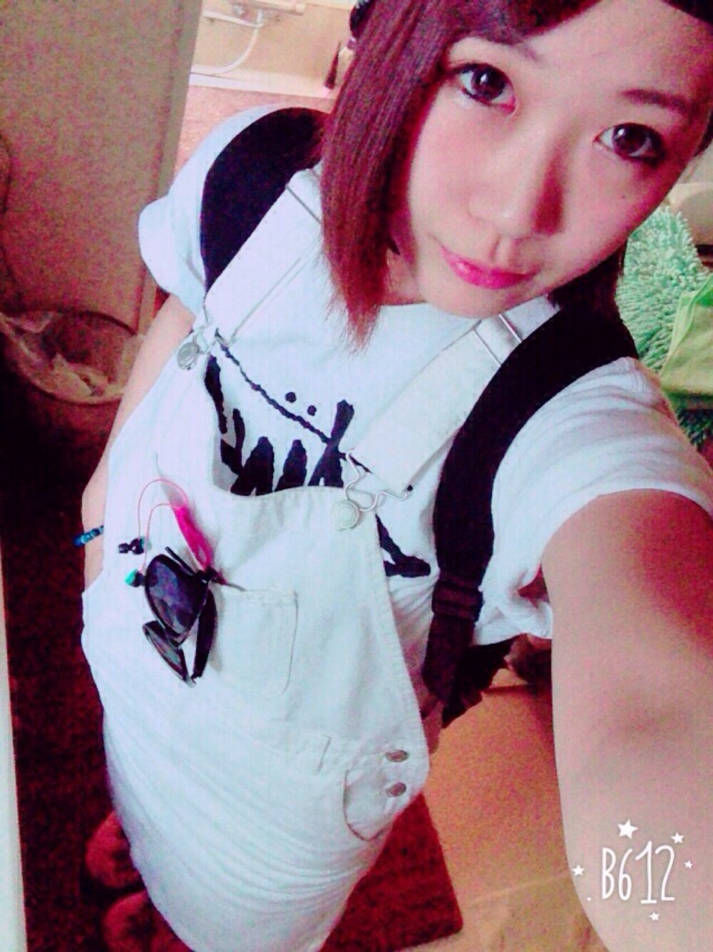 「stussy、ラフスタイル、ホワイトデニム」｜「STUSSYのアイテム（Tシャツ/カットソー、ホワイト系）」を使った、mananaさん（レディース・158cm）の夏コーディネートの1枚目の写真