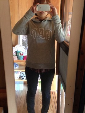 「GAP（ギャップ）のアイテム（パーカー、グレー系）」を使った、美姫丸さん（レディース・153cm）の冬コーディネート