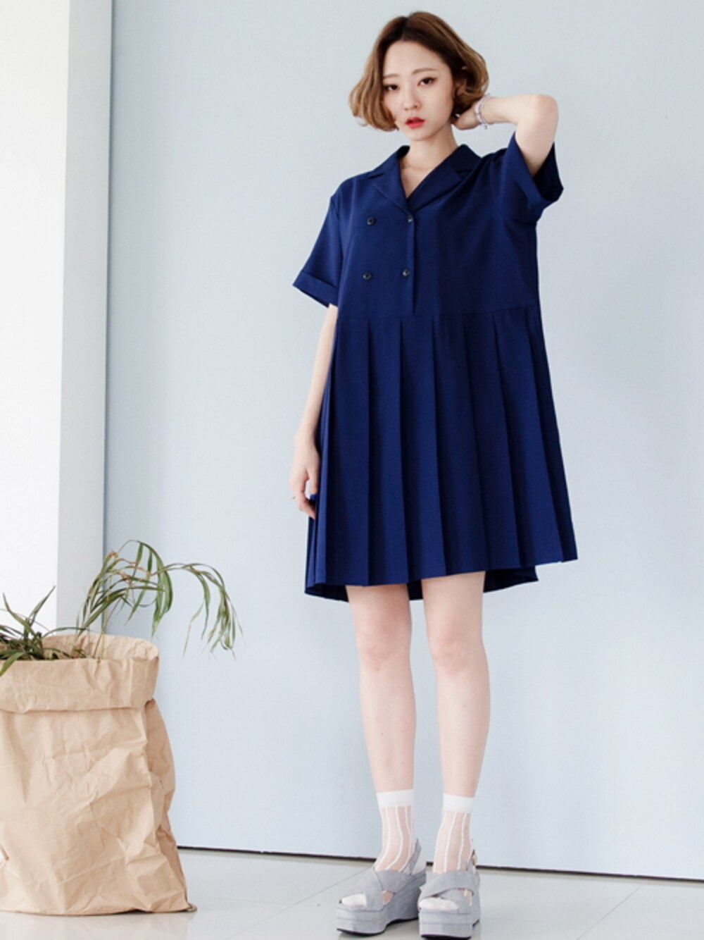 「 ワンピース、 ネイビー、 プリーツ、 サンダル、靴下×スニーカー、 SUMMER、 Bluepops、 ゆるコーデ、ダブルボタン、 セーラースタイル」｜「ダブルボタンプリーツヘムワンピース（ワンピース、ブルー系）」を使った、bluepopsさん（レディース・170cm）の夏コーディネートの1枚目の写真
