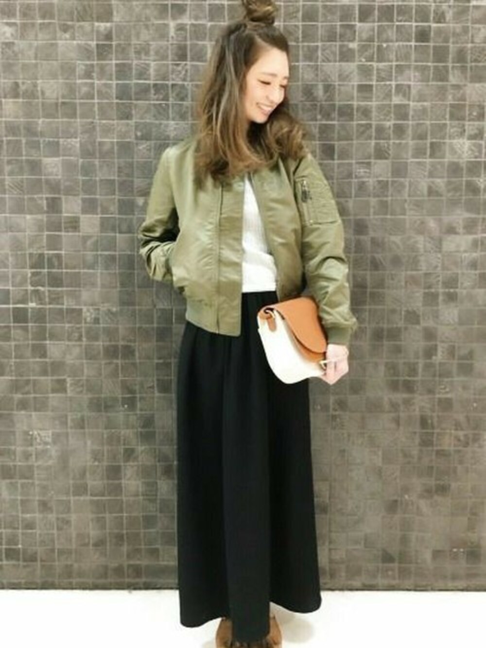 「JEANASISの2016SS MA-1/713634（MA-1、グリーン系）」を使った、JEANASIS 柏マルイ店STAFFさん（レディース・168cm）の冬コーディネートの1枚目の写真