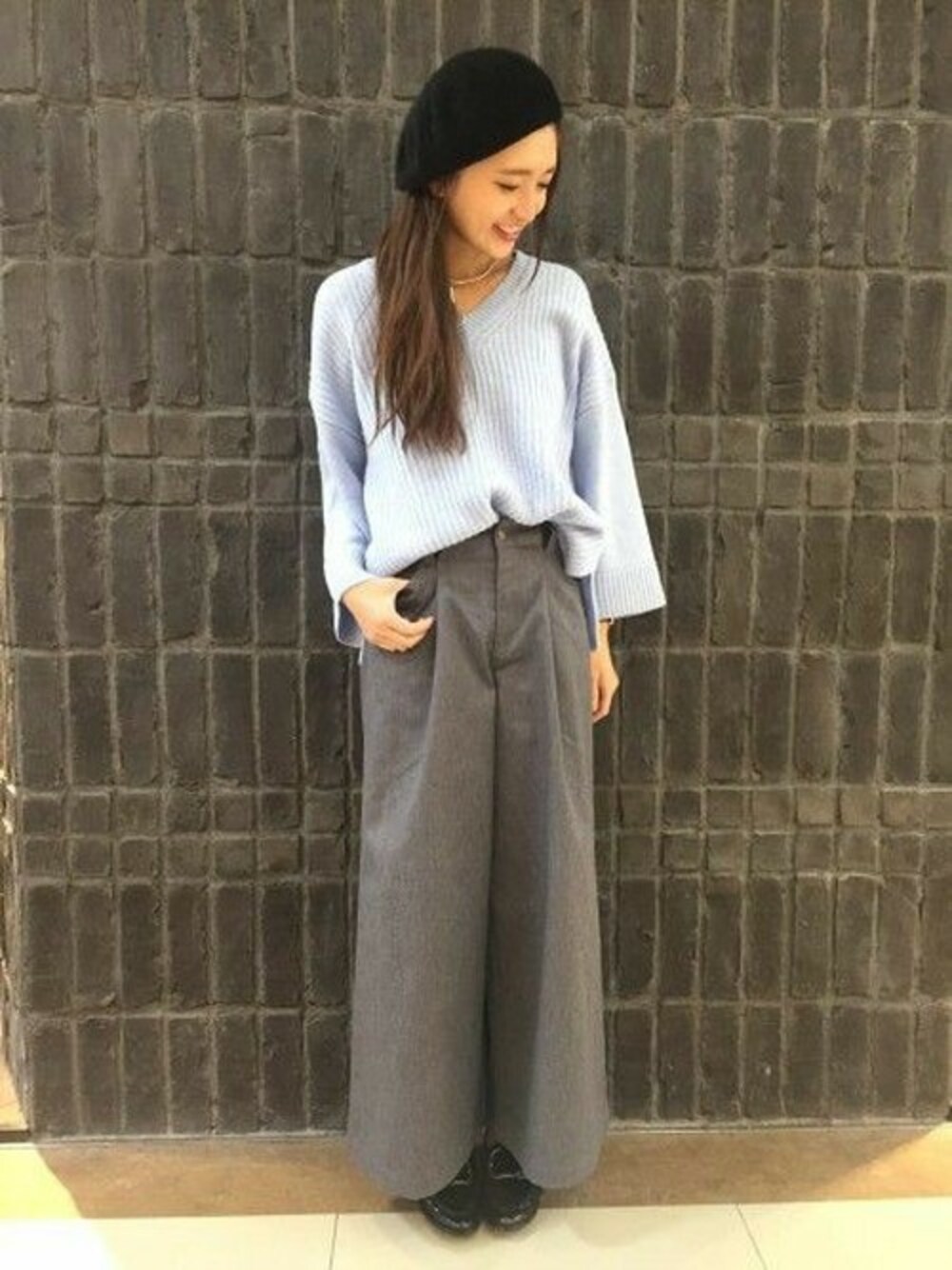 「ニット、トレンド、ベレー帽、ジーナシス、ワイドパンツ、ライトブルー、ブルーニット」｜「JEANASISの7GアゼキリカエVプルオーバー/732071（ニット/セーター、ブルー系）」を使った、JEANASIS 柏マルイ店STAFFさん（レディース・168cm）の秋コーディネートの1枚目の写真