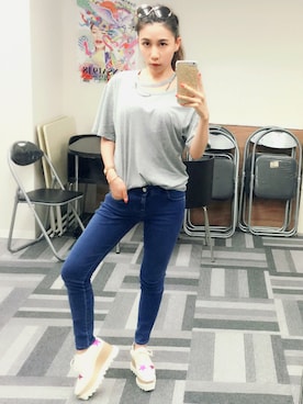 「STELLA McCARTNEY（ステラマッカートニー）のアイテム（Tシャツ/カットソー、グレー系）」を使った、Akiさん（レディース・162cm）の秋コーディネート