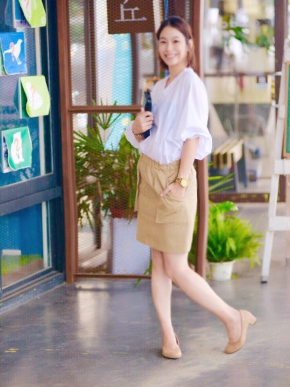 「圓山」｜「YOHOのアイテム（スカート、ゴールド系）」を使った、陳小鹿さん（レディース・158cm）の秋コーディネートの1枚目の写真