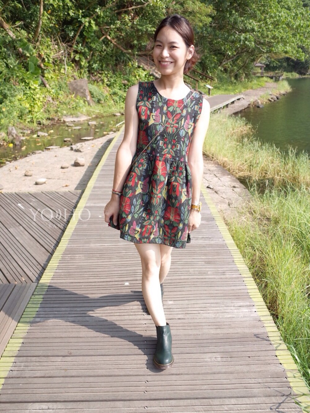 「龜山島」｜「YOHOのアイテム（スカート、ブラック系）」を使った、陳小鹿さん（レディース・158cm）の秋コーディネートの1枚目の写真