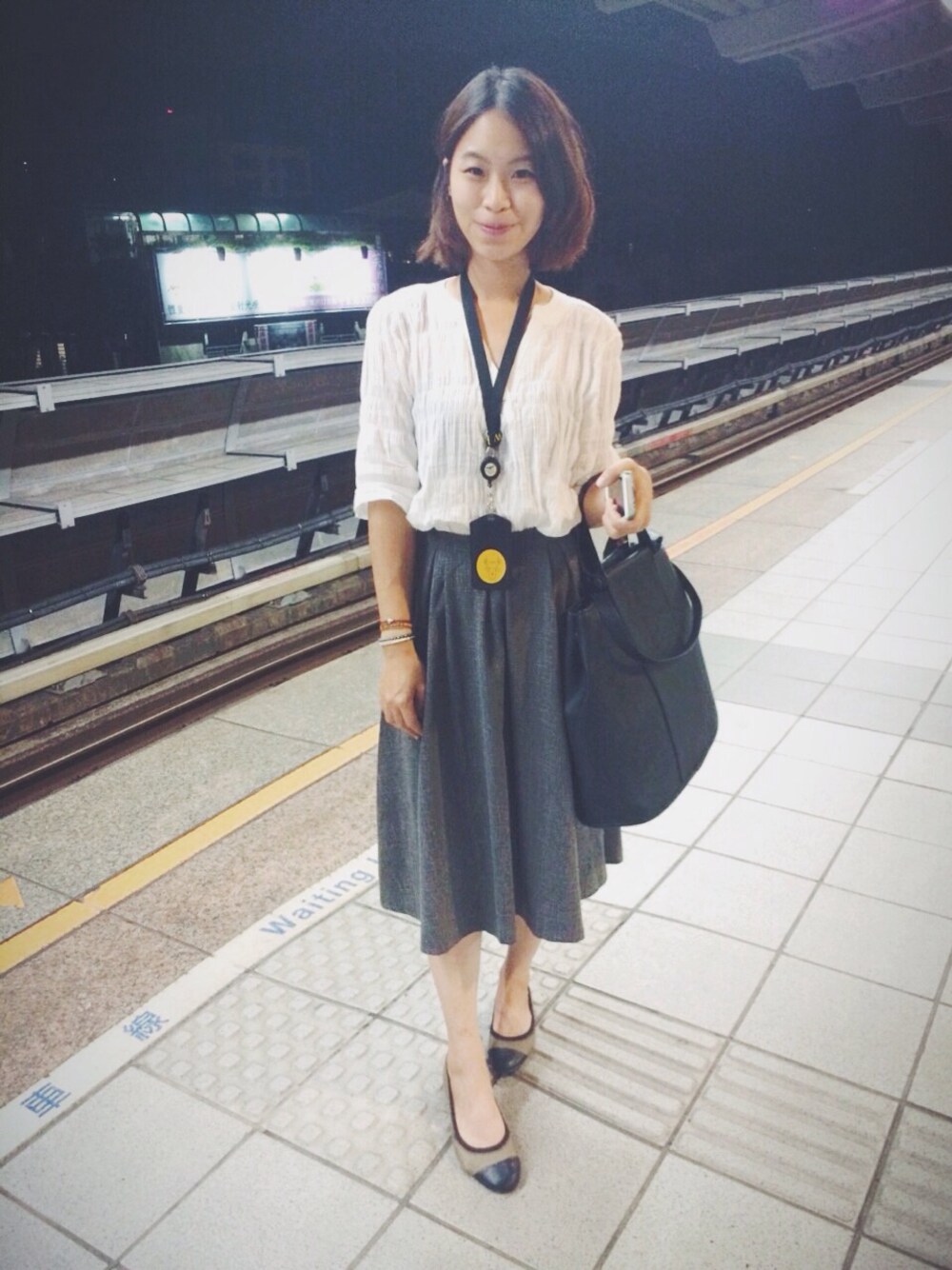 「MRT」｜「YOHOのアイテム（パーカー、ホワイト系）」を使った、陳小鹿さん（レディース・158cm）の秋コーディネートの1枚目の写真